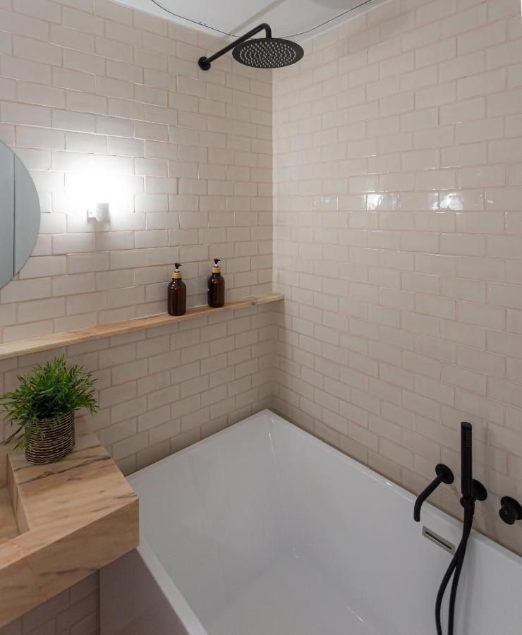 Columbano - Boutique Ensuites, Cokitchen & Parking Gæstehus